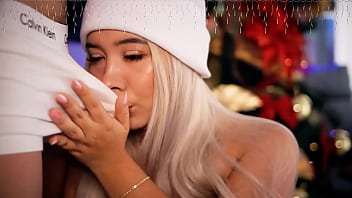 I love seducing my boyfriend's cock while others watch me do it