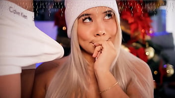 I love seducing my boyfriend's cock while others watch me do it