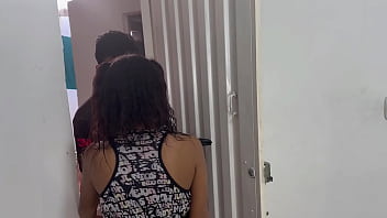 Llego con el domicilio y rica morena se ofrece a pagarme el servicio con el cuerpo porque no tiene dinero y meda una gran paga