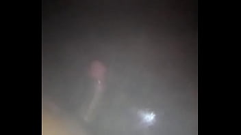 Mostrando o pau morrendo no banho