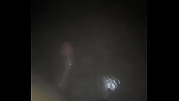 Mostrando o pau morrendo no banho