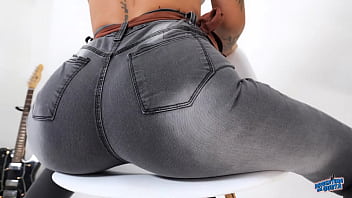 Holy f*ck thats an amazin ass what a body