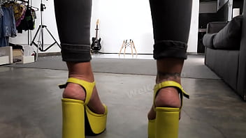 Holy f*ck thats an amazin ass what a body