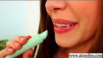 Aurielee Summers Amateur Girl In Front Of Cam Masturbates With Things Mov thumbnail