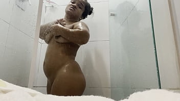 Anãzinha tomando banho