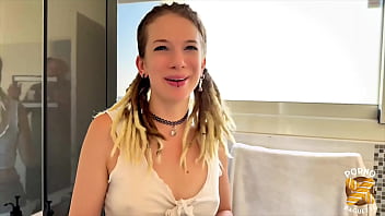 Eva belle blonde recherche des bites à sucer