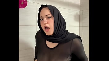 Big Boobs Milf Taking Shower thumbnail