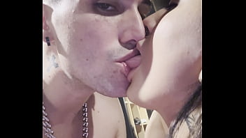 Me follo la puta de la hermana di mi amigo en el vestuario