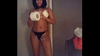 Babby sitter sĥaves pussy and masturbates