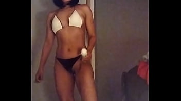 Babby sitter sĥaves pussy and masturbates