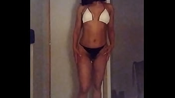 Babby sitter sĥaves pussy and masturbates