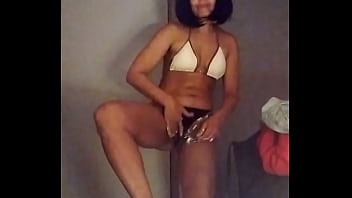 Babby sitter sĥaves pussy and masturbates