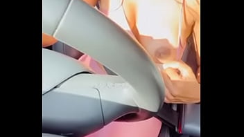 Morena linda tatuada