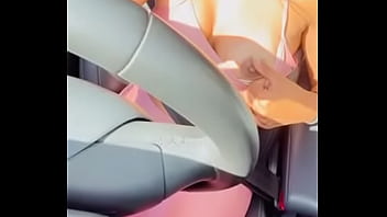 Morena linda tatuada