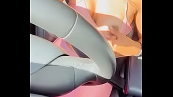 Morena linda tatuada