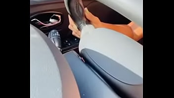 Morena linda tatuada