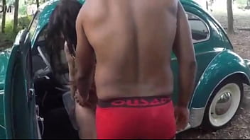 Rolê de fusca azul com o dotado