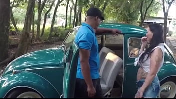 Rolê de fusca azul com o dotado