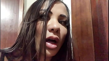 Espiando o vizinho tomar banho olha no que deu