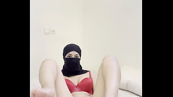 Niqab hijab arab girl masturbates pussy play clit rub erotic muslim solo fantasy