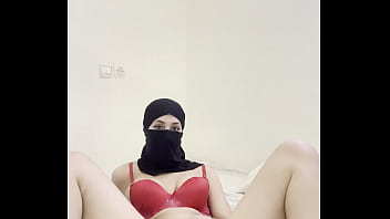Niqab hijab arab girl masturbates pussy play clit rub erotic muslim solo fantasy