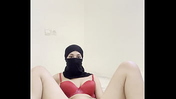 Niqab hijab arab girl masturbates pussy play clit rub erotic muslim solo fantasy
