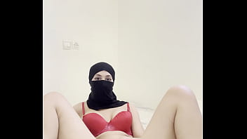 Niqab hijab arab girl masturbates pussy play clit rub erotic muslim solo fantasy