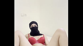 Niqab hijab arab girl masturbates pussy play clit rub erotic muslim solo fantasy