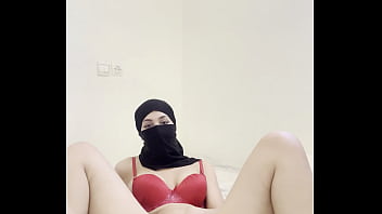 Niqab hijab arab girl masturbates pussy play clit rub erotic muslim solo fantasy