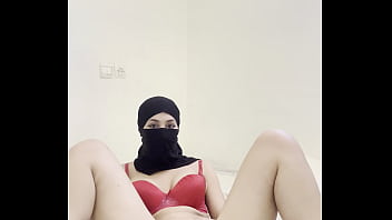 Niqab hijab arab girl masturbates pussy play clit rub erotic muslim solo fantasy