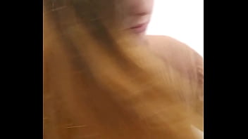 Arrumando o quarto e fazendo live de shorts curtinho pra mostrar bem a minha raba