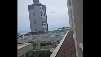 Arrumando o quarto e fazendo live de shorts curtinho pra mostrar bem a minha raba