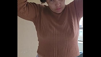 Arrumando o quarto e fazendo live de shorts curtinho pra mostrar bem a minha raba