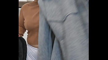 Arrumando o quarto e fazendo live de shorts curtinho pra mostrar bem a minha raba