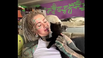 I love cats ️ mia was the best cat mom possible i rescued her pregnant from a bad household and she is such a