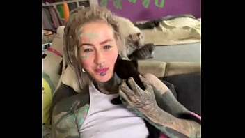 I love cats ️ mia was the best cat mom possible i rescued her pregnant from a bad household and she is such a