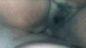 Surpresa fodeu a meia irmã no pelo e gozou no cu