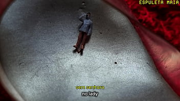 Gigante cruel ordenando seu pequeno e misero homem a cheirar a buceta dela