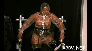 Pretty woman who likes to do things on cam