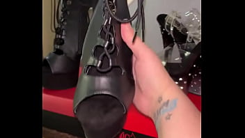 Omggggg I Went To A Store I Haven’t Been To Before In Providence I Wish They Had A Twitter Catz Exotic Wear I Rare thumbnail