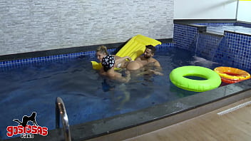 Festinha entre amigos acaba em oral