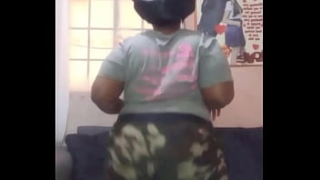 Bad girl twerking to dancehall