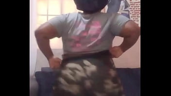 Bad girl twerking to dancehall