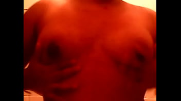 Amiga me muestra las tetas