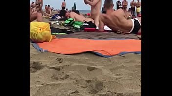 Foda Na Praia De Nudismo Gay thumbnail