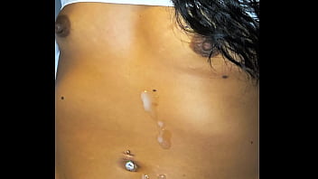 Vispón latina" esposa cercana al mojado y alboroto