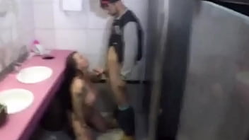 Aula motivacional de sexo no banheiro