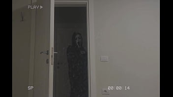 Masked ghostface gf slips into daddy’s bed & milks every drop onto her thirsty bush