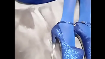 Milf perfect body with pantyhose and eight inch heels