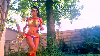 Wonder woman big tits cosplay